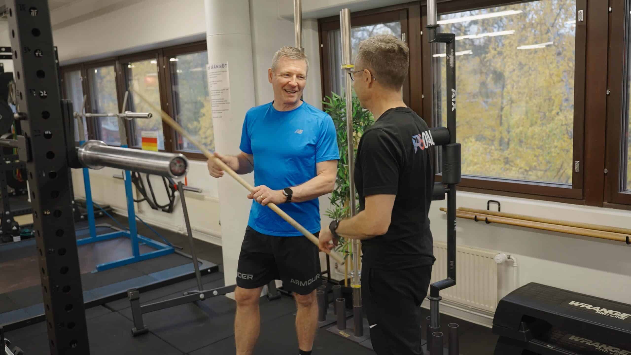 personal trainer kuntosalilla